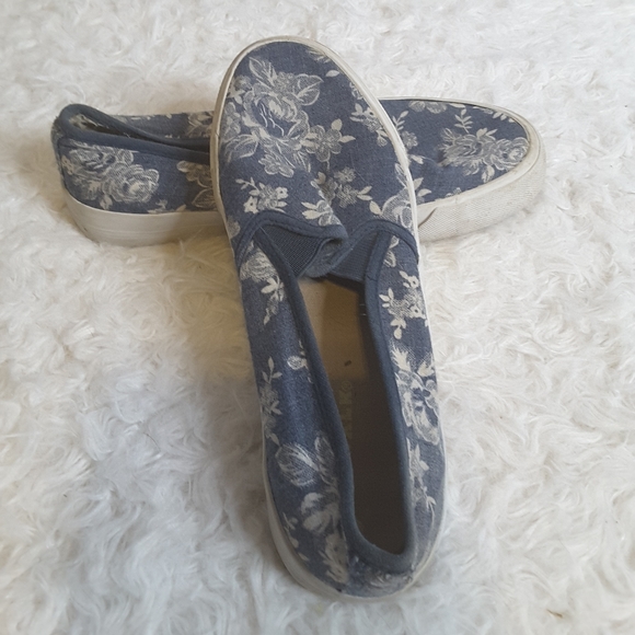 Airwalk Shoes - 3/$30 Airwalk denim floral slip on sneakers sz 5.5